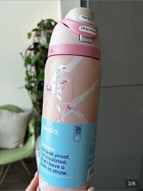 Owala FreeSip Stainless Steel Water Bottle in the "Sugar Plum Fairy" design
 NEW
